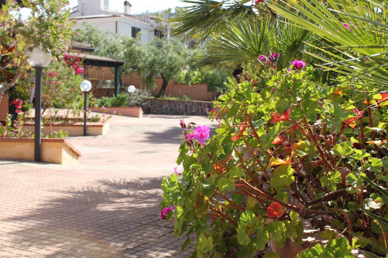 אפרטהוטל Arbatax Le Terrazze Sul Mare מראה חיצוני תמונה